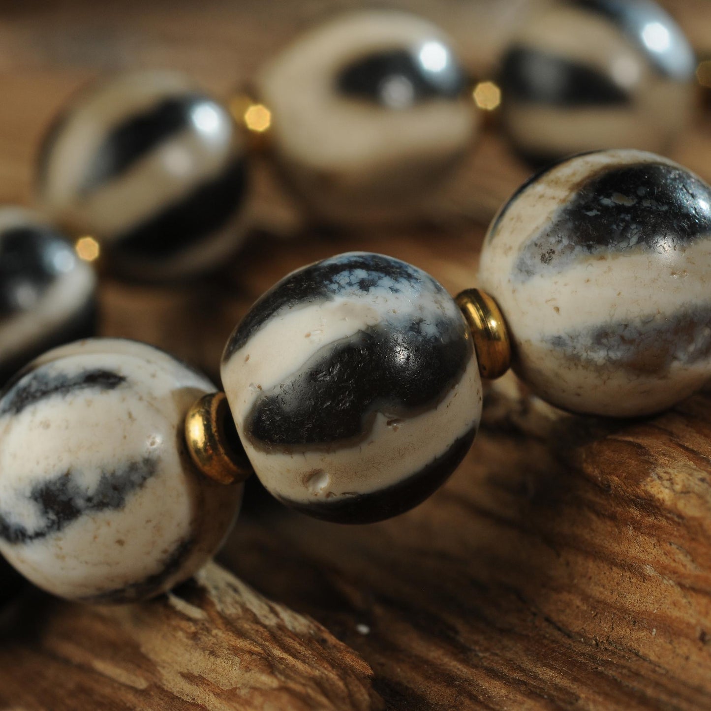 Antique Agate Dzi Bead Bracelet: Tibetan Amulet Rosary