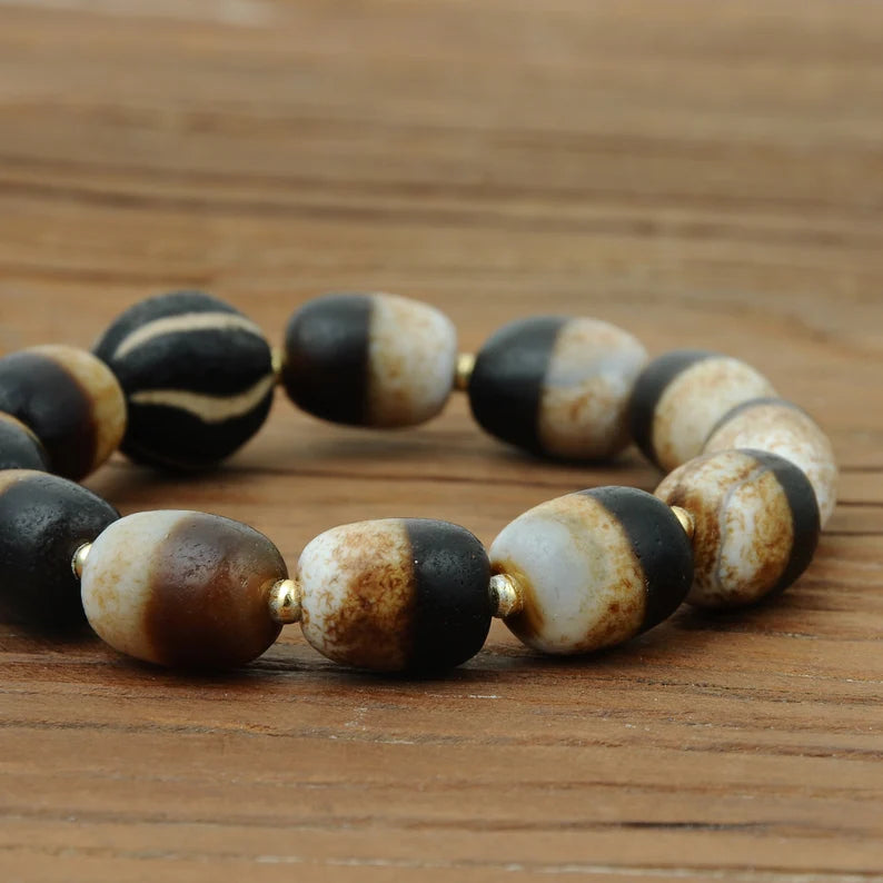 Tibetan/Himalayan antique agate black and white dzi bracelet, rosary, prayer, dome, amulet, amulet