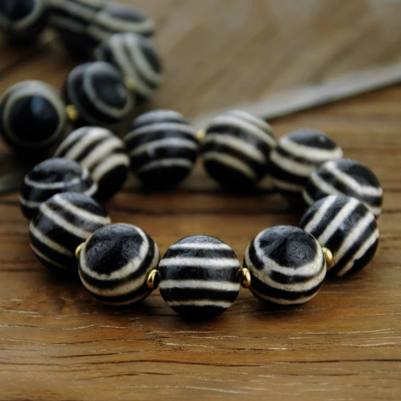 Tibetan/Himalayan antique agate black and white dzi beads, three-row dzi bracelet, rosary, prayer, dome, amulet, amulet,