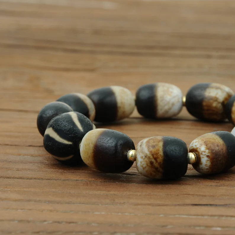 Tibetan/Himalayan antique agate black and white dzi bracelet, rosary, prayer, dome, amulet, amulet