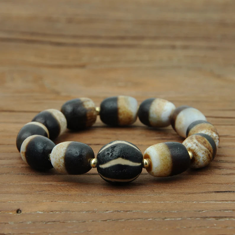 Tibetan/Himalayan antique agate black and white dzi bracelet, rosary, prayer, dome, amulet, amulet