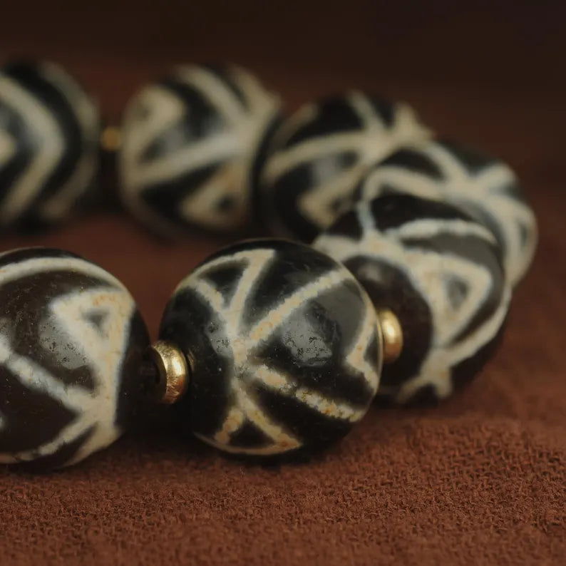 Tibet/Himalayan Antique Agate Black and White Dzi Bead Bracelet, Rosary, Prayer, Dome, Amulet, Charm Bead, Blessing Bead, Amulet,