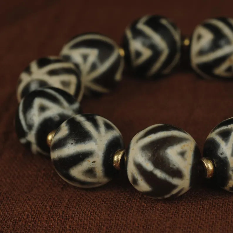 Tibet/Himalayan Antique Agate Black and White Dzi Bead Bracelet, Rosary, Prayer, Dome, Amulet, Charm Bead, Blessing Bead, Amulet,