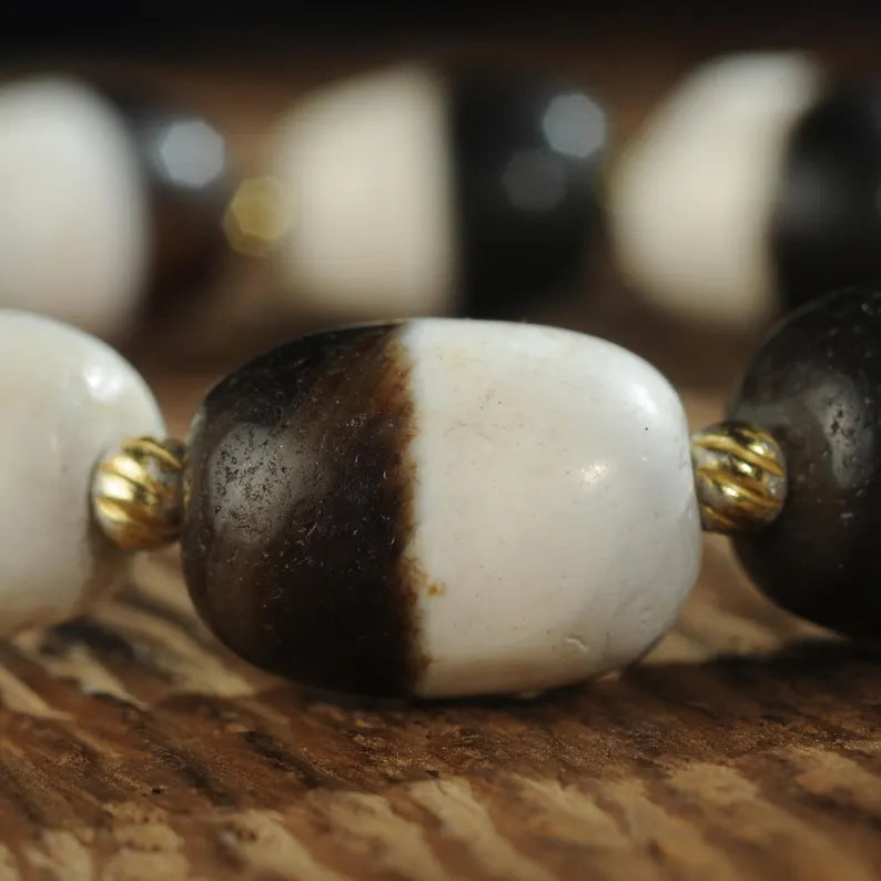 Tibetan/Himalayan antique agate black and white dzi bracelet, rosary, prayer, dome, amulet, amulet