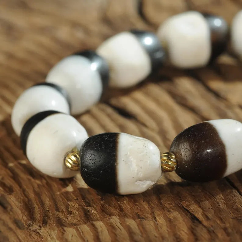 Tibetan/Himalayan antique agate black and white dzi bracelet, rosary, prayer, dome, amulet, amulet