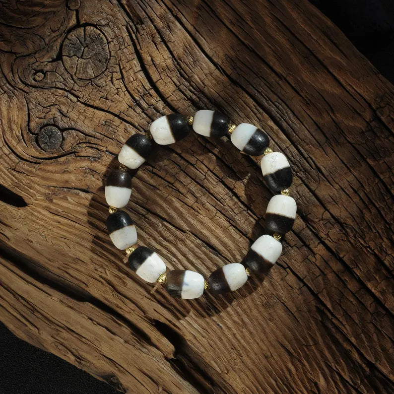 Tibetan/Himalayan antique agate black and white dzi bracelet, rosary, prayer, dome, amulet, amulet