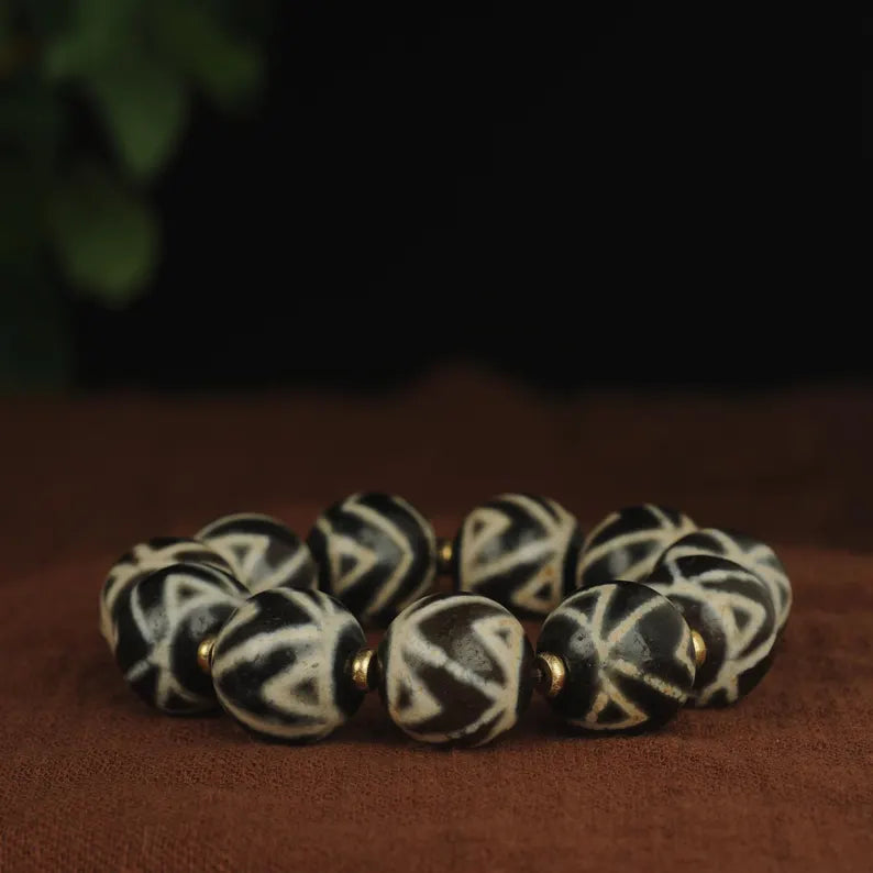 Tibet/Himalayan Antique Agate Black and White Dzi Bead Bracelet, Rosary, Prayer, Dome, Amulet, Charm Bead, Blessing Bead, Amulet,