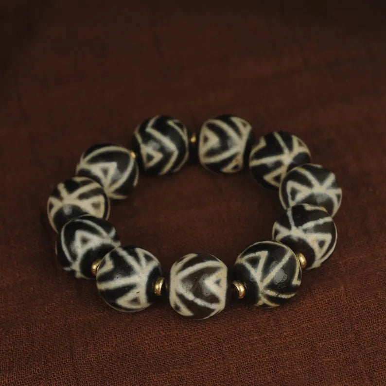 Tibet/Himalayan Antique Agate Black and White Dzi Bead Bracelet, Rosary, Prayer, Dome, Amulet, Charm Bead, Blessing Bead, Amulet,