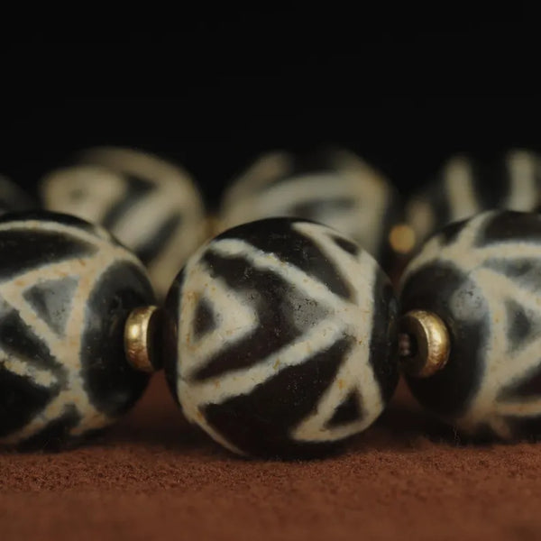 Tibet/Himalayan Antique Agate Black and White Dzi Bead Bracelet, Rosary, Prayer, Dome, Amulet, Charm Bead, Blessing Bead, Amulet,