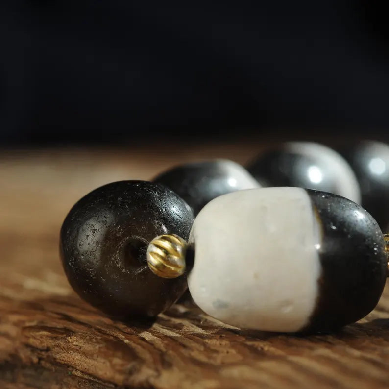 Tibetan/Himalayan antique agate black and white dzi bracelet, rosary, prayer, dome, amulet, amulet