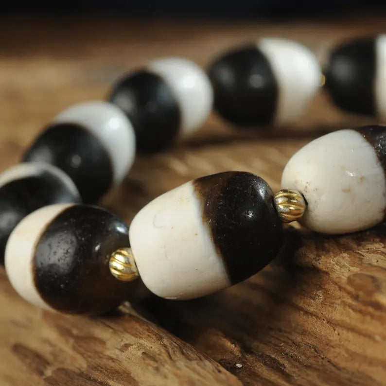 Tibetan/Himalayan antique agate black and white dzi bracelet, rosary, prayer, dome, amulet, amulet