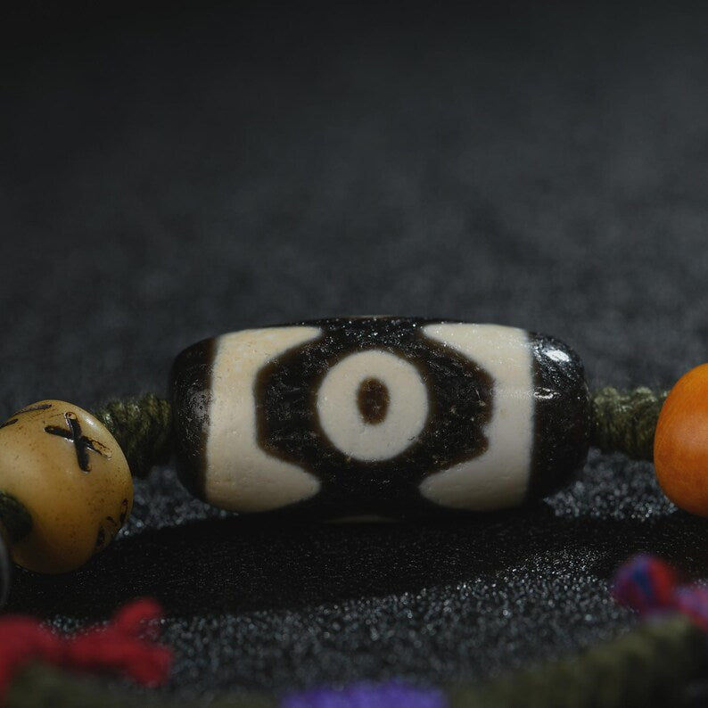 Tibetan/Himalayan antique bracelet, Three eyes dzi bracelet, hand woven Boedi Tianzhu bracelets, prayer, gifts, amulets，