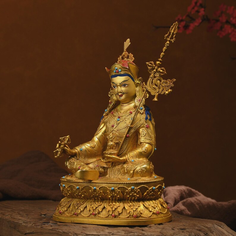 Bronze Padmasambhava Buddha Statue: Tibetan Nepal Decor (15cm x11cm x 23cm)