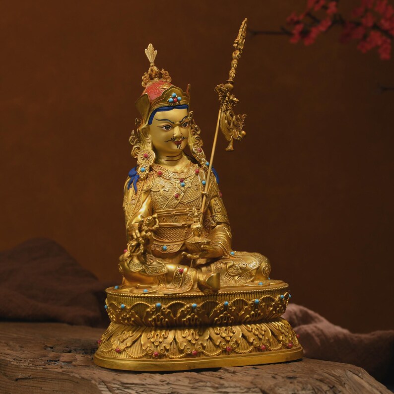 Bronze Padmasambhava Buddha Statue: Tibetan Nepal Decor (15cm x11cm x 23cm)