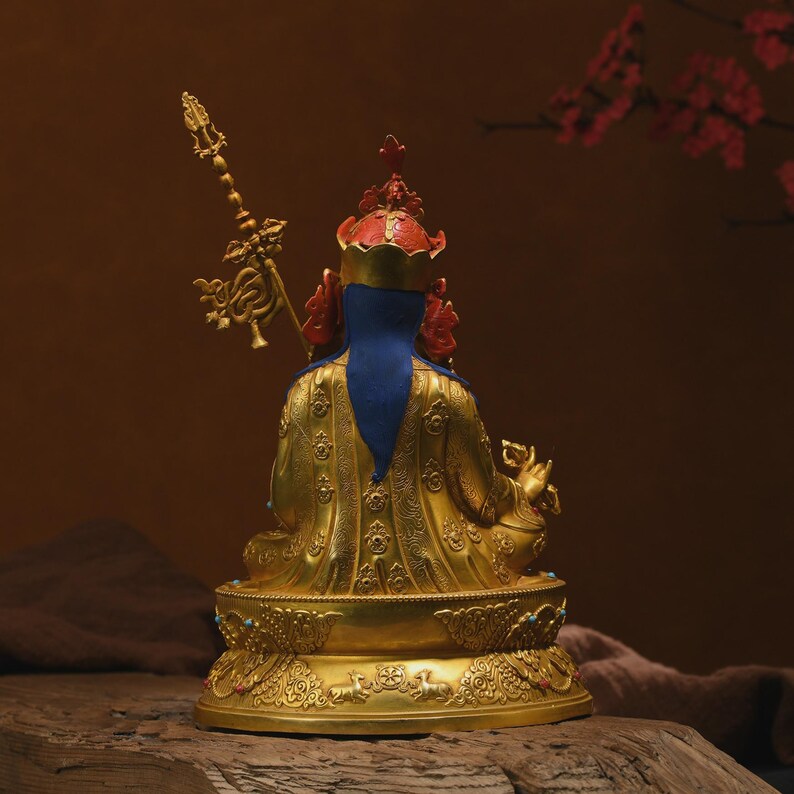 Bronze Padmasambhava Buddha Statue: Tibetan Nepal Decor (15cm x11cm x 23cm)