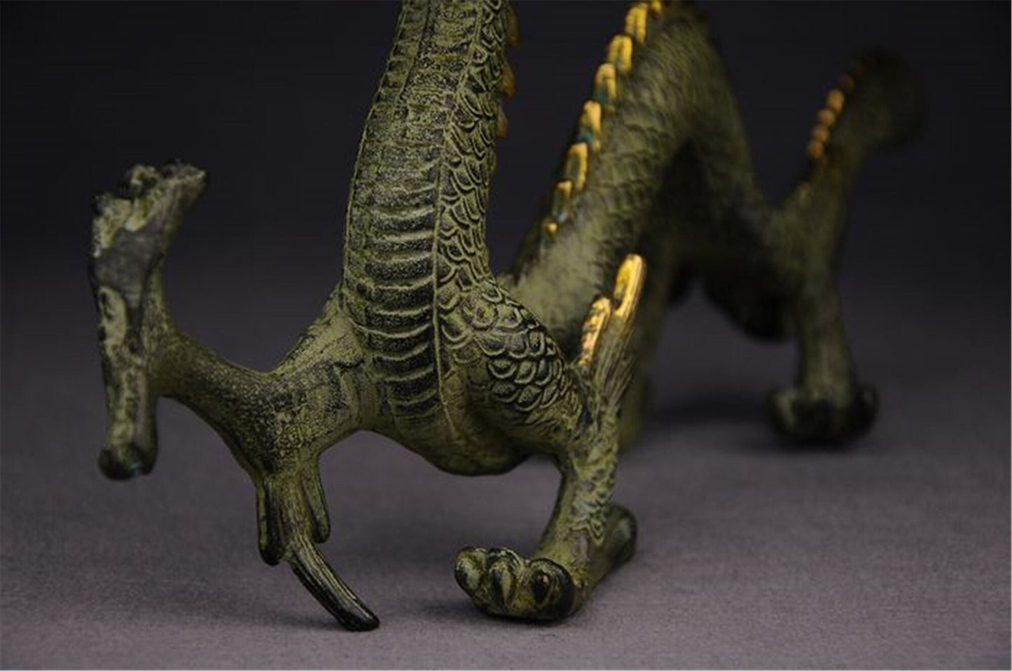 Antique Bronze Dragon Sculpture: Chinese Animal Art (335x55x156 mm)