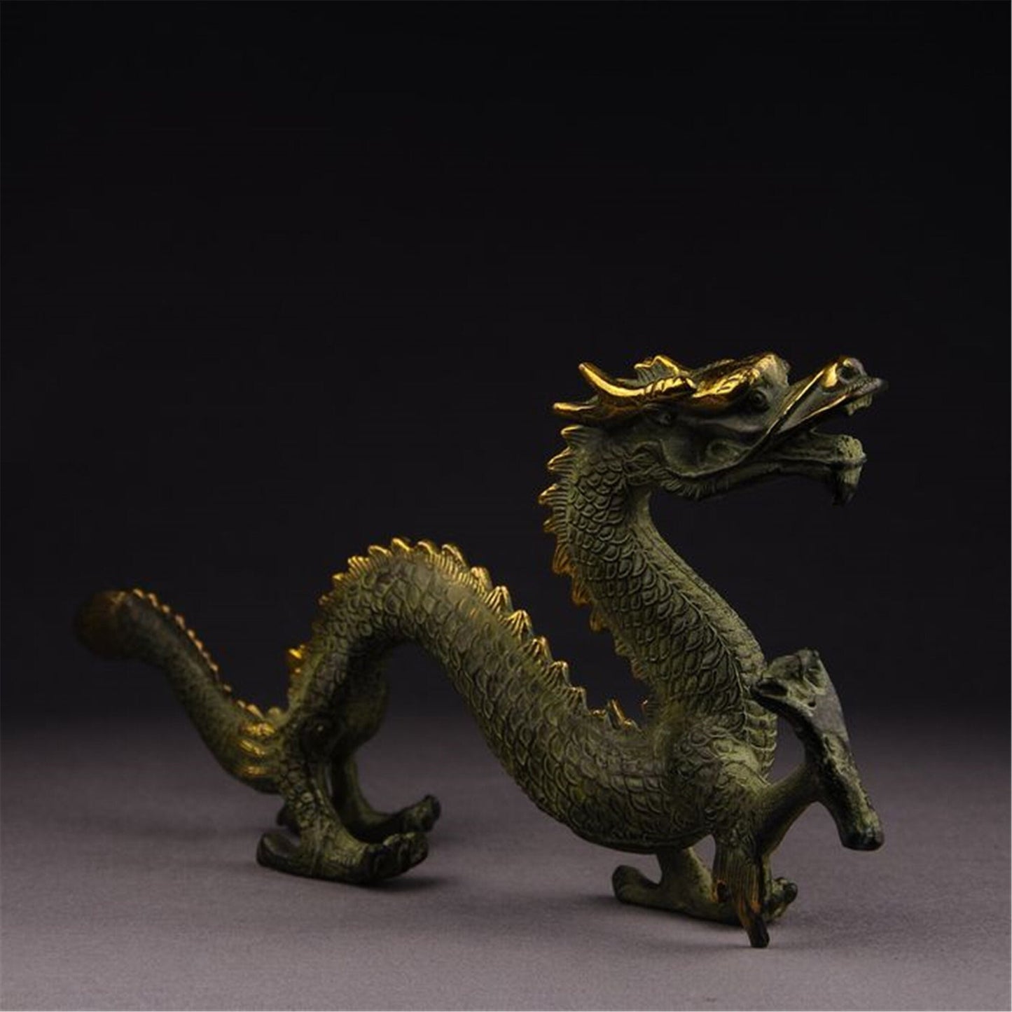 Antique Bronze Dragon Sculpture: Chinese Animal Art (335x55x156 mm)