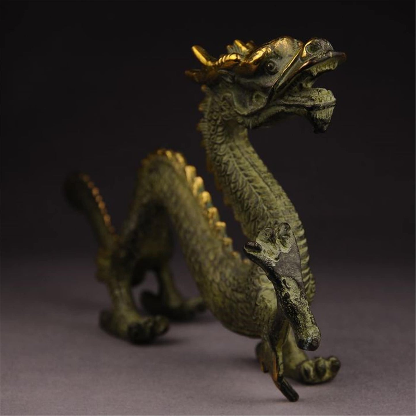 Antique Bronze Dragon Sculpture: Chinese Animal Art (335x55x156 mm)