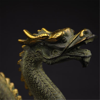 Antique Bronze Dragon Sculpture: Chinese Animal Art (335x55x156 mm)