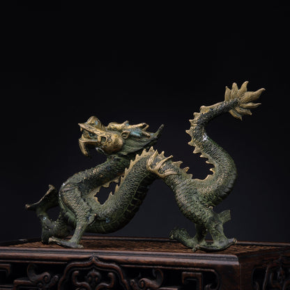 Antique Bronze Dragon Sculpture: Chinese Animal Art (260X100X165 mm)
