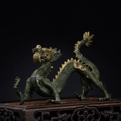 Antique Bronze Dragon Sculpture: Chinese Animal Art (260X100X165 mm)