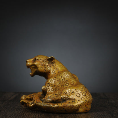 Antique Bronze Cheetah Sculpture: Chinese Animal Art Ornament