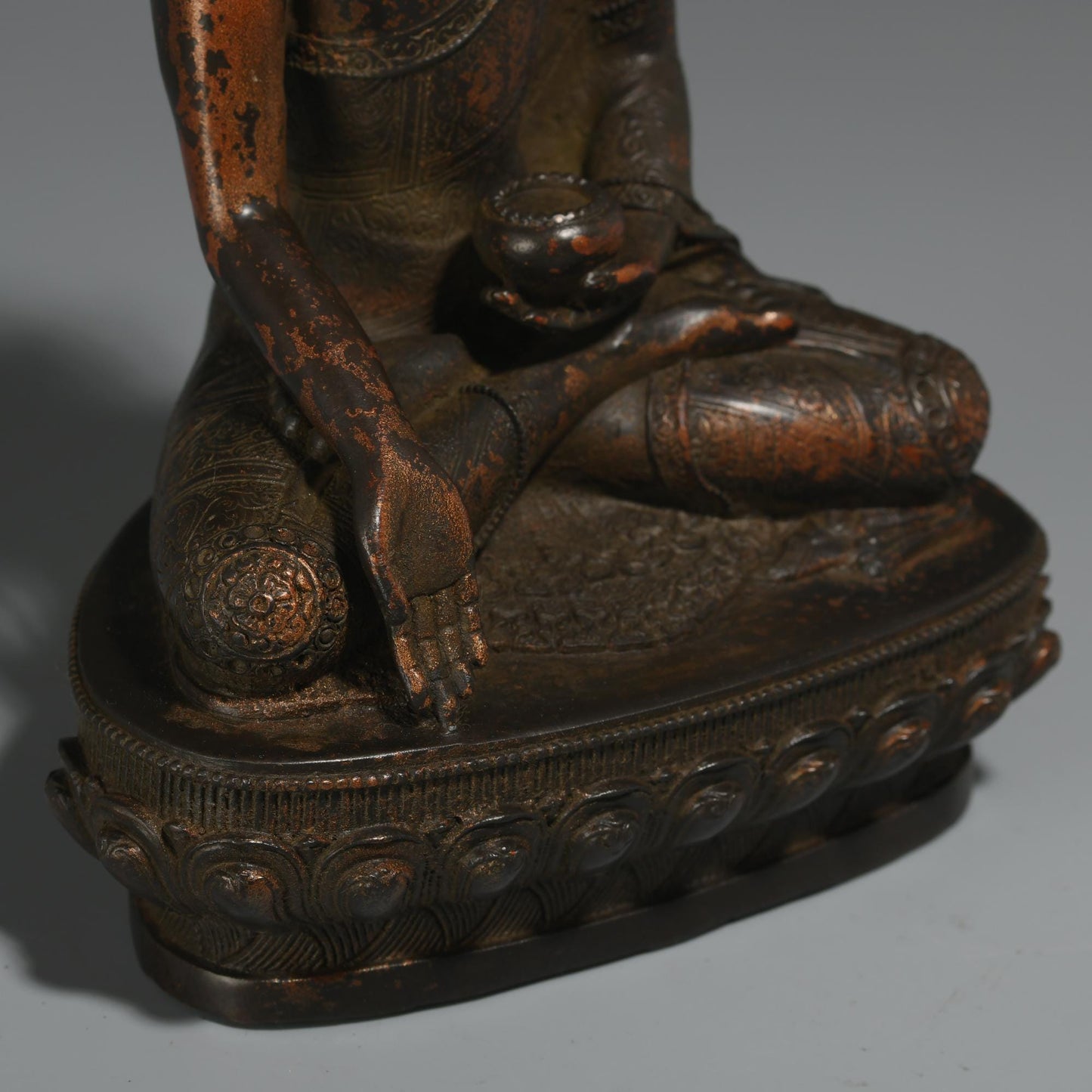 Antique Bronze Buddha Statue: Tibetan Prayer Ritual Decor