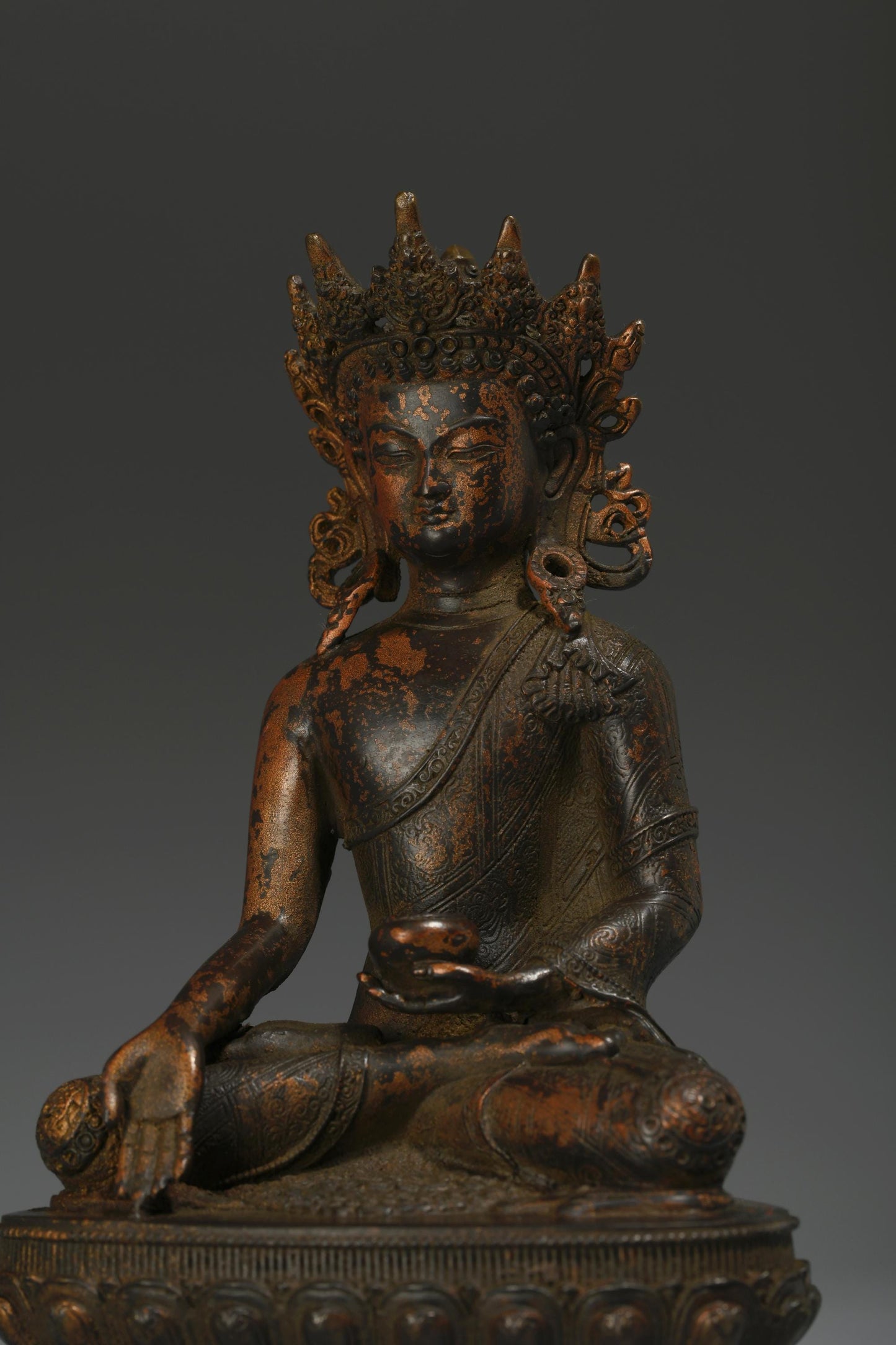 Antique Bronze Buddha Statue: Tibetan Prayer Ritual Decor