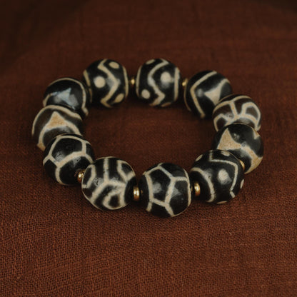 Antique Agate Dzi Bead Bracelet: Tibetan Himalayan Amulet Rosary