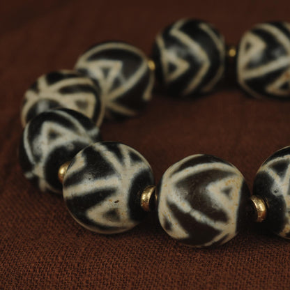 Antique Agate Dzi Bead Bracelet: Tibetan Amulet Rosary