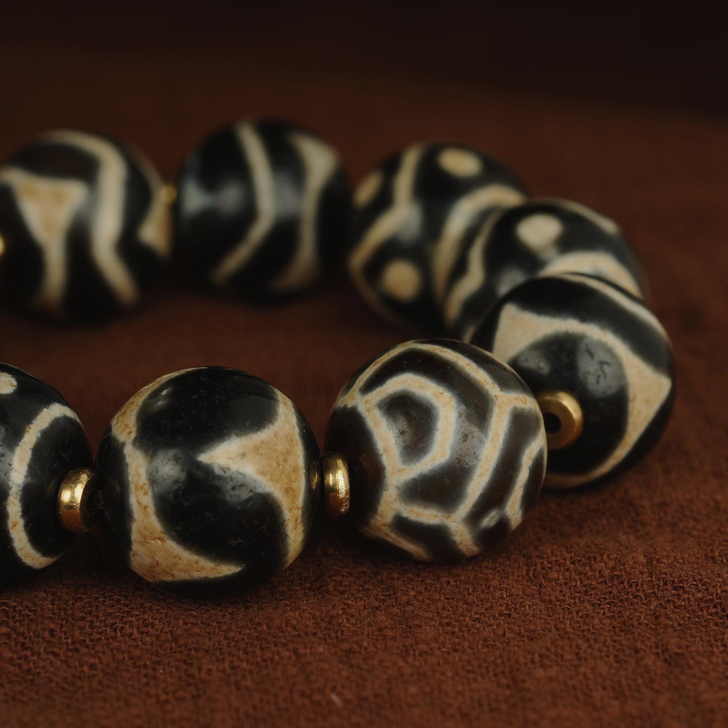 Antique Agate Dzi Bead Bracelet: Tibetan Himalayan Amulet Rosary