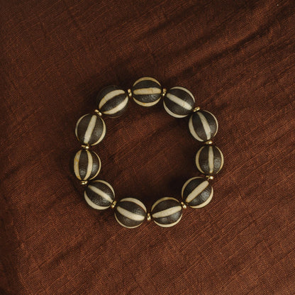Antique Agate Dzi Bead Bracelet: Tibetan Amulet Rosary
