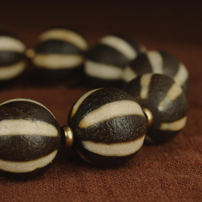 Antique Agate Dzi Bead Bracelet: Tibetan Amulet Rosary