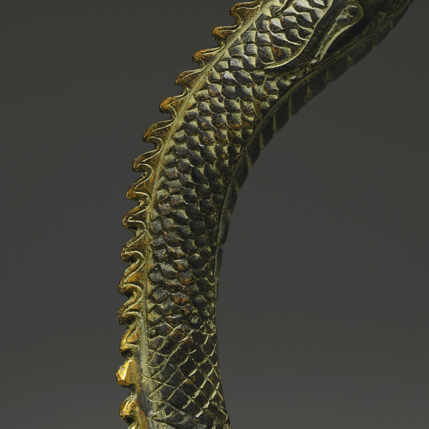Antique Bronze Dragon Sculpture: Chinese Animal Art (41X21X13cm)