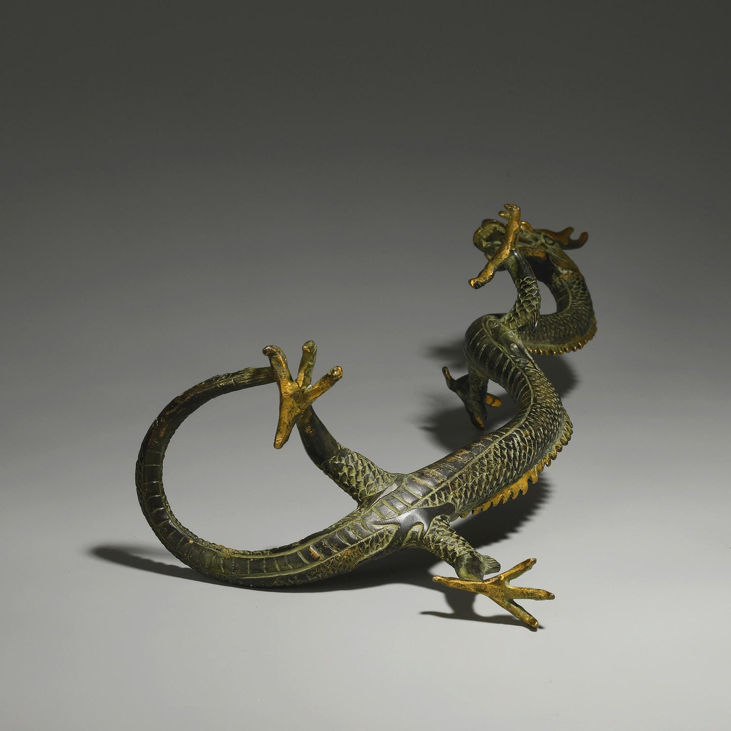 Antique Bronze Dragon Sculpture: Chinese Animal Art (41X21X13cm)