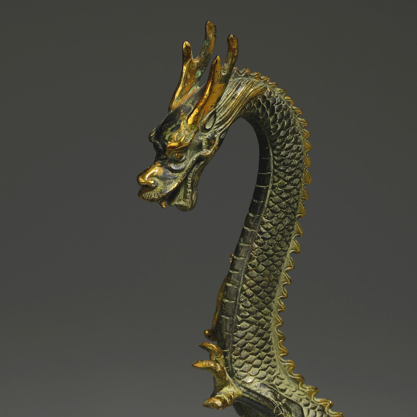 Antique Bronze Dragon Sculpture: Chinese Animal Art (41X21X13cm)
