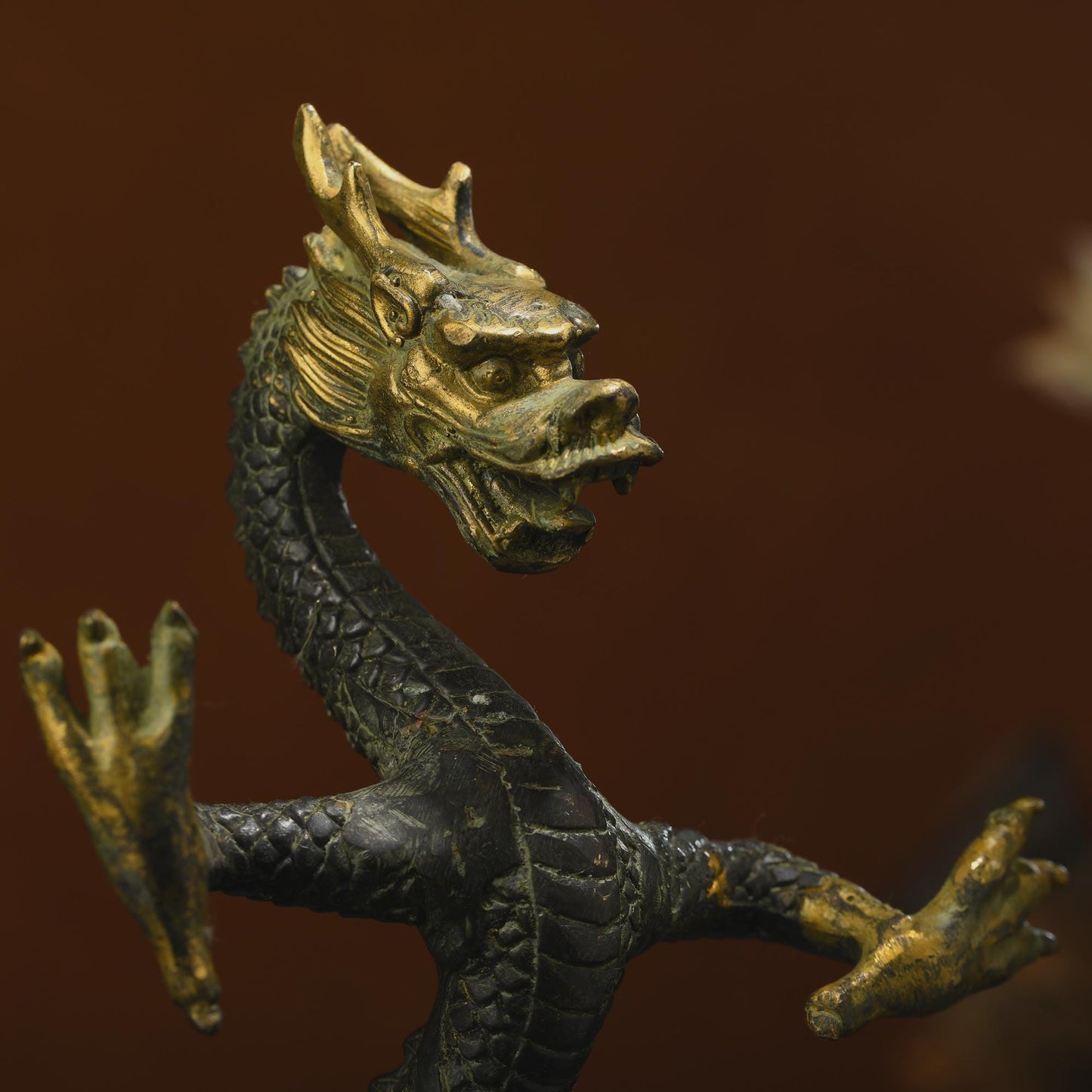 Antique Bronze Dragon Sculpture: Handmade Chinese Art (15x14x23cm)